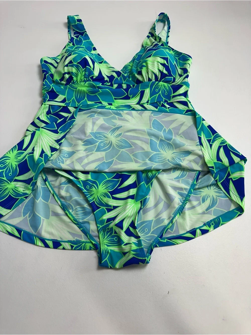 Swim outlet women’s XL  one piece swim dress .‎ Blue green, tropical print.